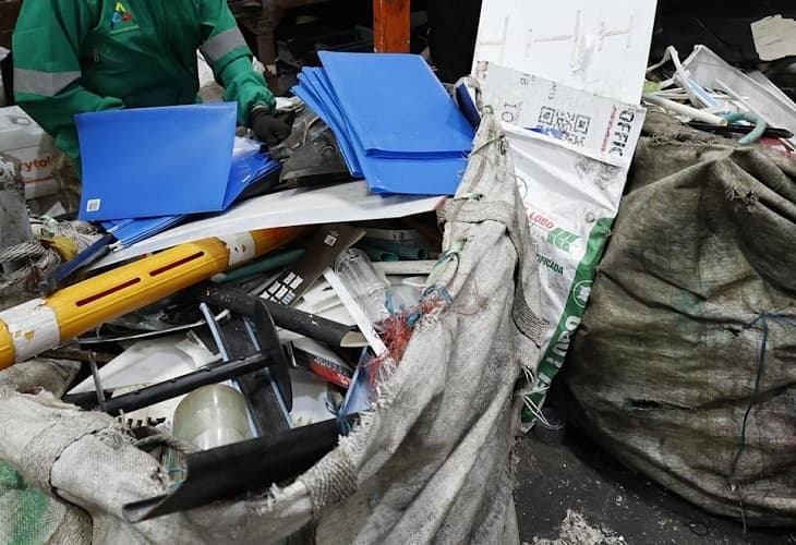 Un joven colombiano halla en el reciclaje una forma de emprender y dar empleo