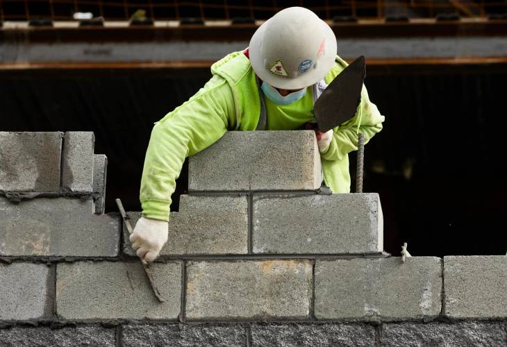 Un mercado laboral muy robusto en EE.UU. creó 428.000 nuevos empleos en abril