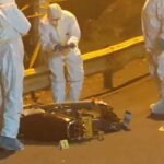 Muere motociclista al chocar contra una baranda, en el barrio Buenos Aires