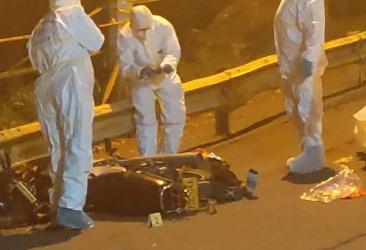 Muere motociclista al chocar contra una baranda, en el barrio Buenos Aires