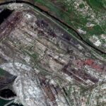 Evacúan al menos 20 civiles de planta siderúrgica de Mariupol