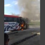 Bus de Expreso Brasilia se quemó parcialmente en la terminal de Sahagún