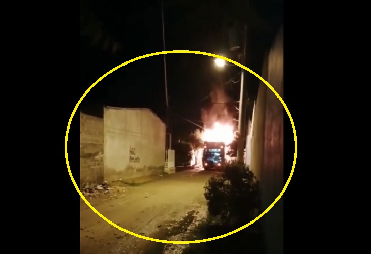 Desconocidos queman camiones de basura en noche de zozobra en Montería