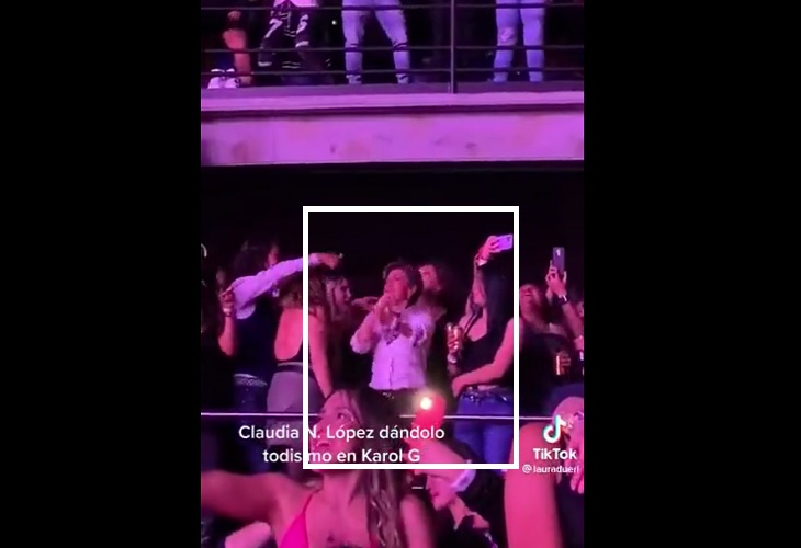 Claudia López bailó reguetón al ritmo de Karol G, en el Movistar Arena