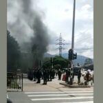 Encapuchados queman moto en inmediaciones del Politécnico JIC de Medellín