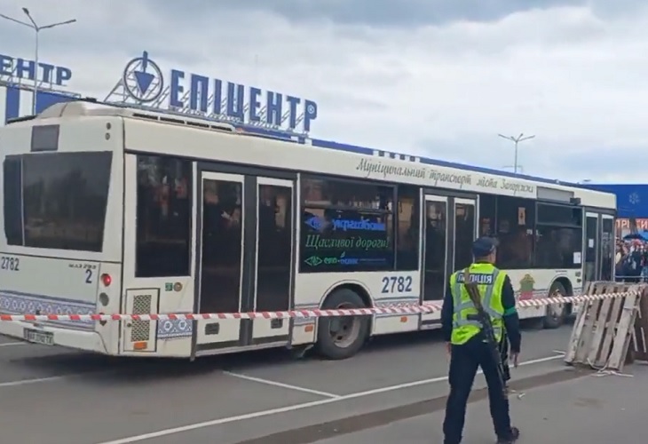 Evacuan a 101 civiles de la acería Azovstal, en Mariupol
