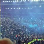 Afición del Everton invade la cancha para celebrar la permanencia en Premier League