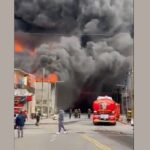 Bomberos logran contener voraz incendio en fábrica de aerosoles en Avellaneda