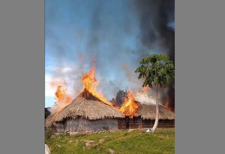 En la Sierra Nevada, incendio consume las casas del pueblo Kankawarwa