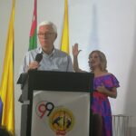 Sindicalistas de la USO abuchearon a Robledo por intentar hablar de Petro