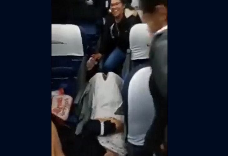 Una mujer dio a luz a su hija en el pasillo de un bus de Expreso Brasilia