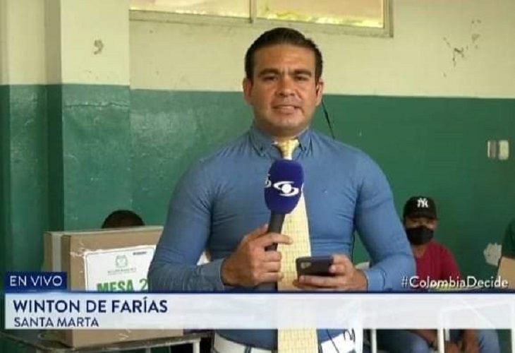 Winton de Farías, periodista de Caracol, defiende su estilo y camisa apretada