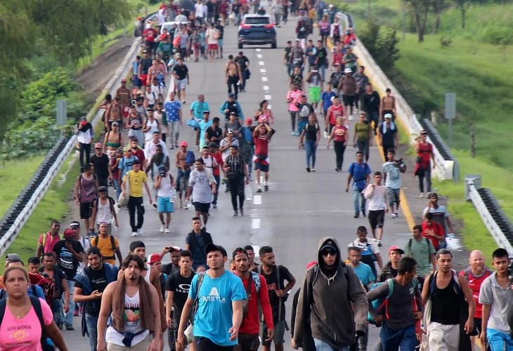 Caravana migrante se disgrega pero no detiene su paso por el sur de México