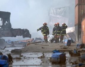 El incendio en un depósito en Bangladesh deja 49 muertos y más de 200 heridos