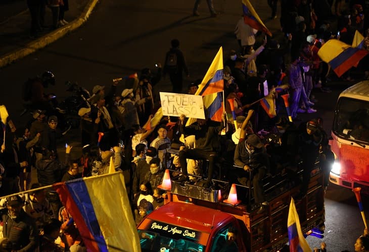 El ministro de Defensa alerta - la democracia en Ecuador está en serio riesgo