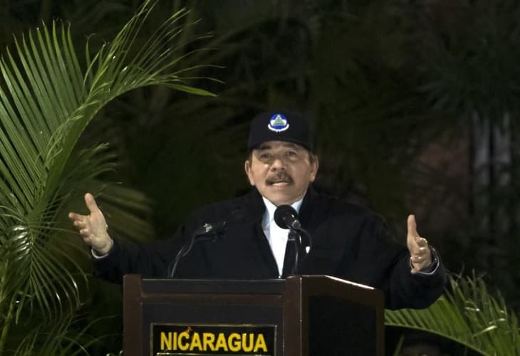 El presidente Daniel Ortega saluda a Petro por su victoria electoral