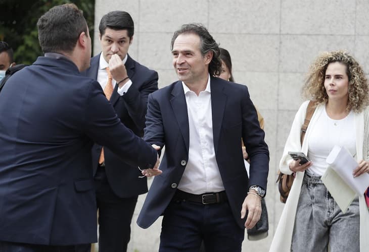 Federico Gutiérrez denuncia a Petro por montajes contra su campaña