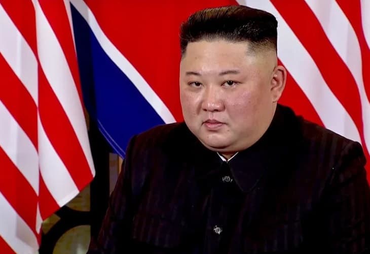 Kim urge a reforzar capacidades militares y admite carencias ante la covid