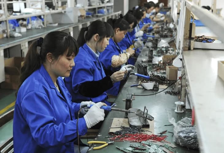 La manufactura china vuelve a crecer tras tres meses de frenazo por rebrotes