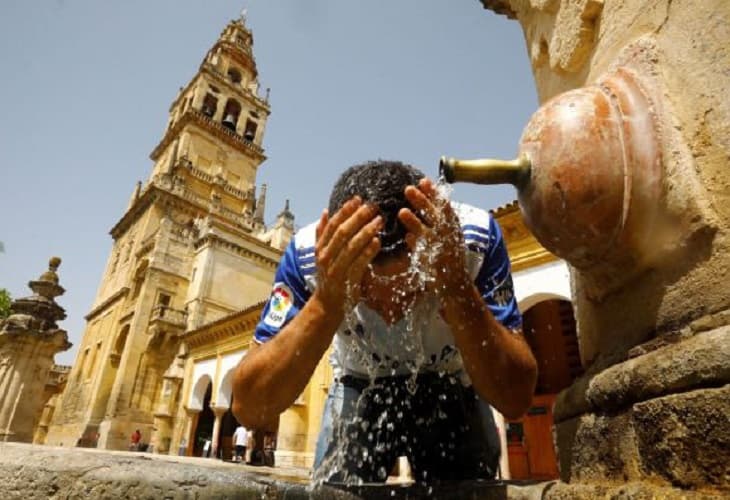 La ola de calor dispara los termómetros en España hasta los 43-44 grados