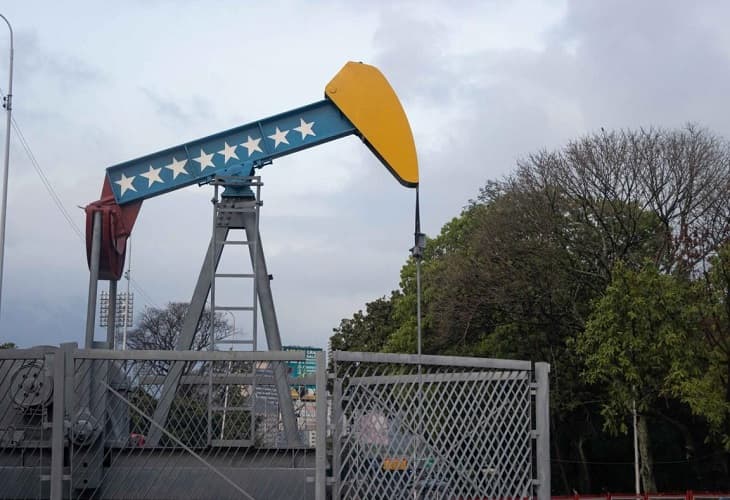 La producción petrolera de Venezuela cae un 5 % en mayo