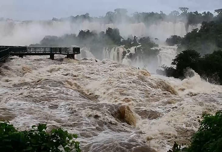 Las cataratas de Iguazú registran récord de agua en los últimos 5 años