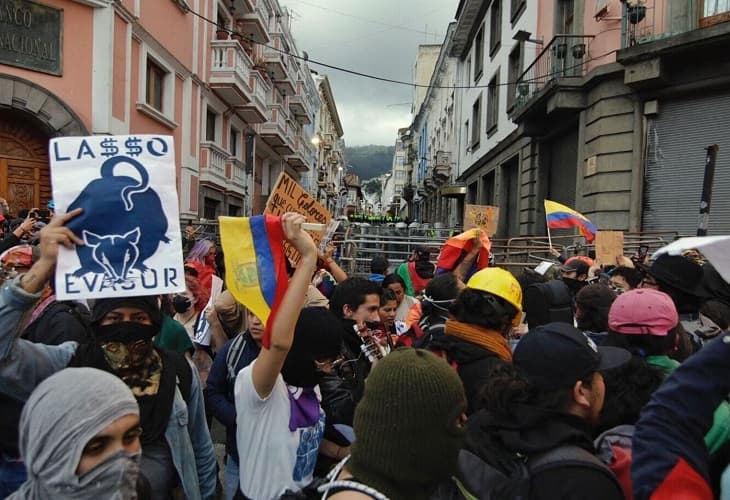 Manifestantes cortan señales de televisión y de radio en una provincia de Ecuador