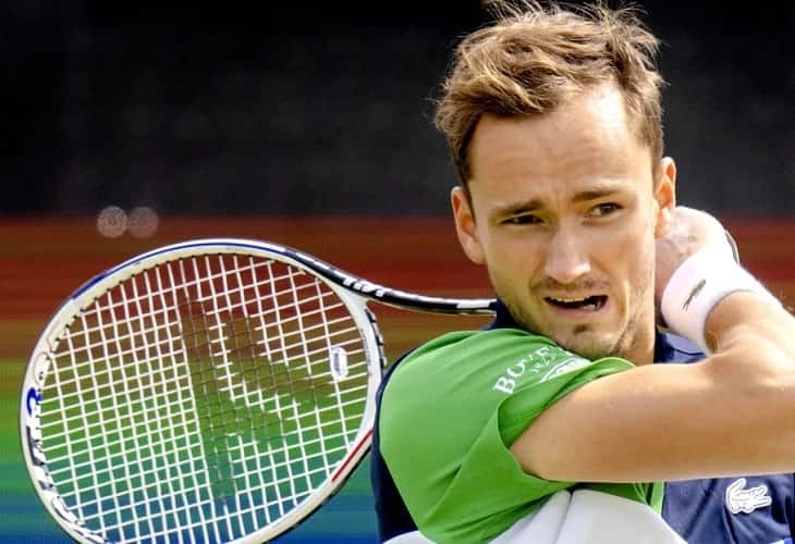 Medvedev alcanza su tercera final de la temporada