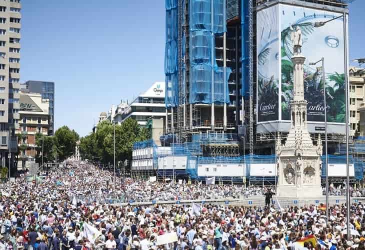 Miles de personas celebran en Madrid el fallo en EEUU contra el aborto