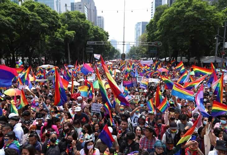 Miles desbordan las calles de Ciudad de México en marcha del Orgullo LGBTI+