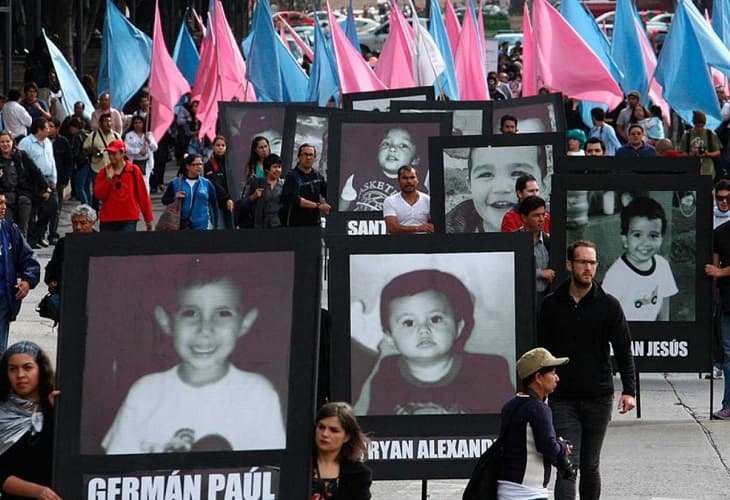 Padres de 49 niños muertos en incendio de guardería ABC protestan en México