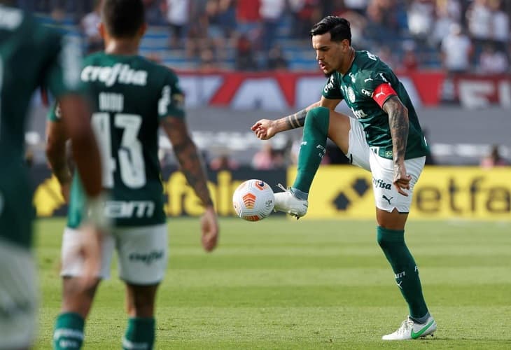 Palmeiras marca cuatro goles en 7 minutos y se afianza como líder de la liga