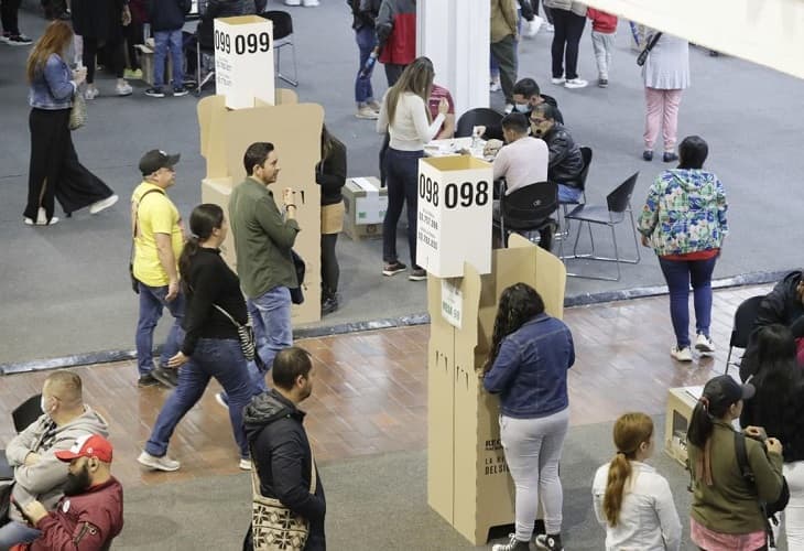 Sin grandes incidentes avanza la segunda vuelta de las elecciones colombianas