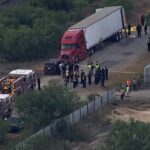 Suben a 53 los migrantes muertos en un camión abandonado en Texas