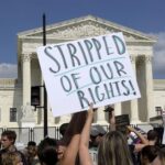 Una protesta por el fallo del aborto corta la calle de entrada al Supremo de EE.UU.