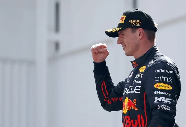 Verstappen, más líder; Checo, segundo; y Ferrari se ahoga en el Mar Caspio