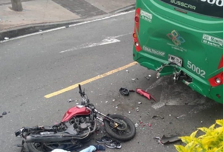 Motociclista murió al chocar contra la parte trasera de un bus, en Alfonso López