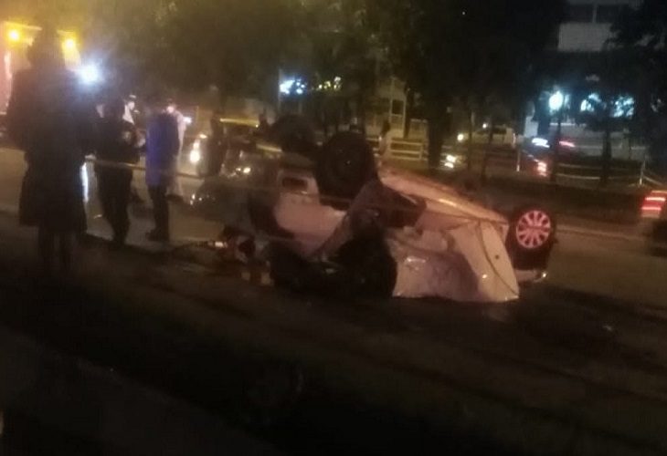 Dos muertos tras brutal choque de carro contra poste, en Piedecuesta
