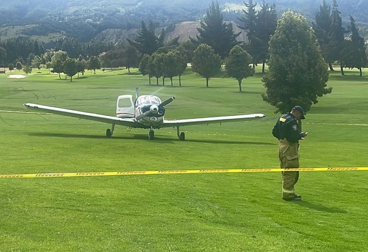 En pleno partido de Golf, avioneta tuvo que aterrizar en el club Hatogrande