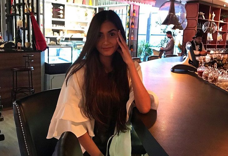 La influencer Manuela Gutiérrez responde al chef Édgar Núñez por llamarla "gorrona"