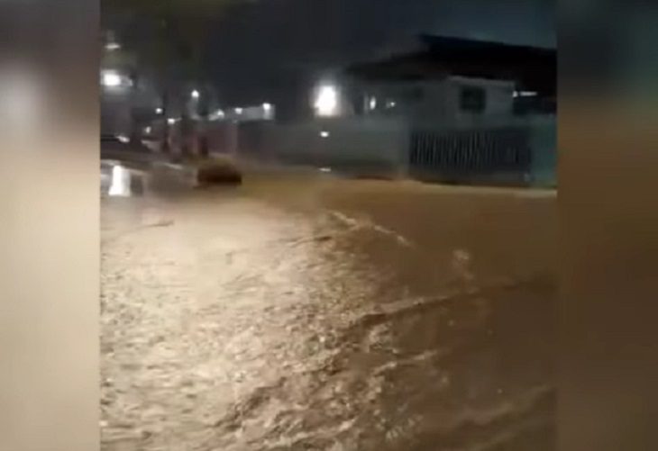 Fuerte aguacero inundó las calles de La Unión, Antioquia, este martes