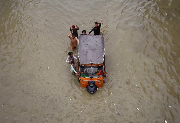 Al menos 150 muertos y graves daños por las fuertes lluvias Pakistán