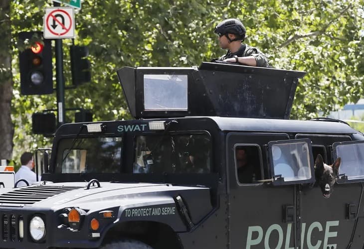 Arrestan a un hombre de EE.UU. que disparó desde su vivienda y se atrincheró