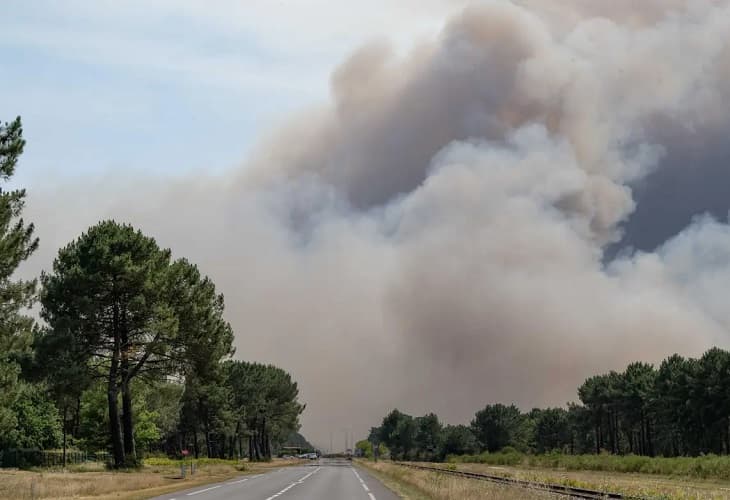 Calcinadas 7.300 hectáreas en los incendios cerca de Burdeos y más evacuados