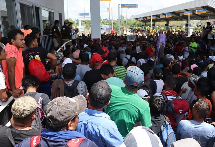 Caravana migrante parte del sur de México con temor tras tragedia en Texas