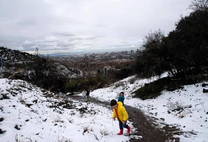 Chile experimenta un inusual episodio de lluvia y nieve en plena sequía