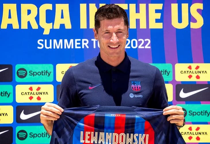 El Barça presentará a Lewandowski en un acto con público en el Camp Nou