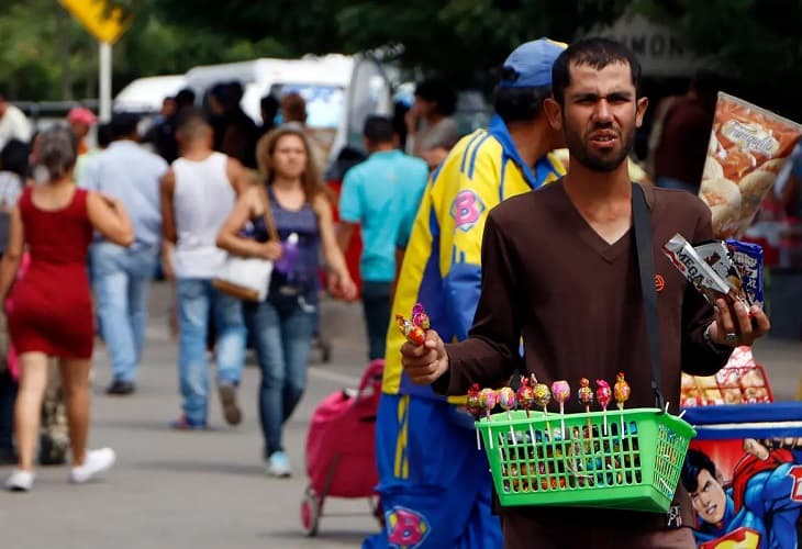 El comercio informal es la principal fuente de empleo para los venezolanos en Colombia