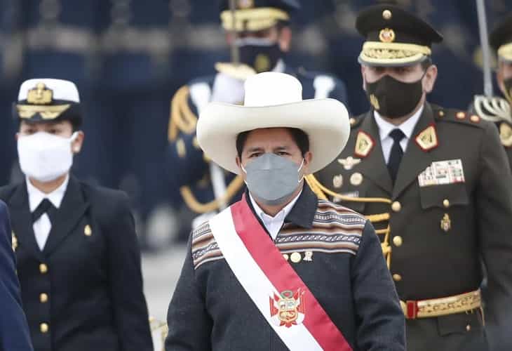 El presidente de Perú pide a la nueva titular del Congreso una agenda común