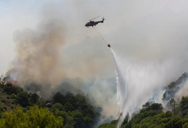 España lucha contra los incendios forestales en una ola de calor extremo